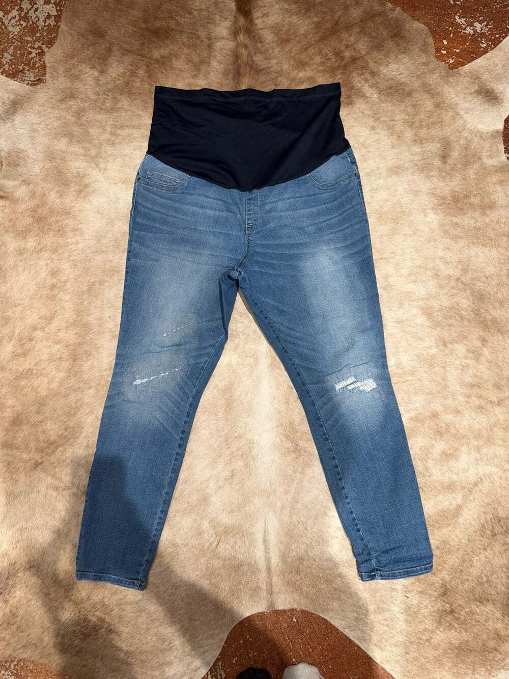 Liz Lange Maternity Denim Jeggings 2XL Pull On Blue Distressed Jeans A0085